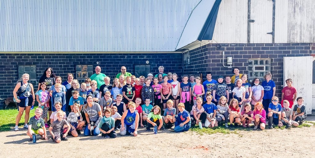 4th graders at Hoffman Dairy Farm