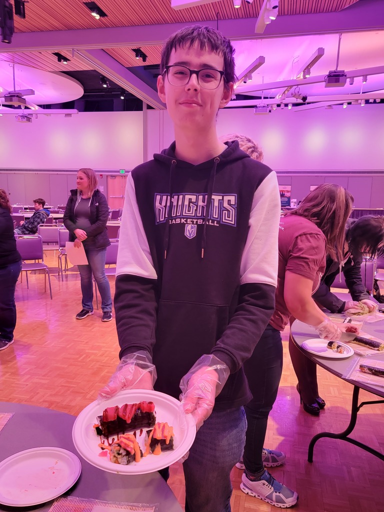 Students in the Consumer Foods and Advanced Foods courses attended the CRAVE event at MSU on Friday.  During this event, students participated in hands-on culinary experiences, including: making their own homemade mac and cheese, sushi making/rolling, recipe planning, knife skills, and more.  